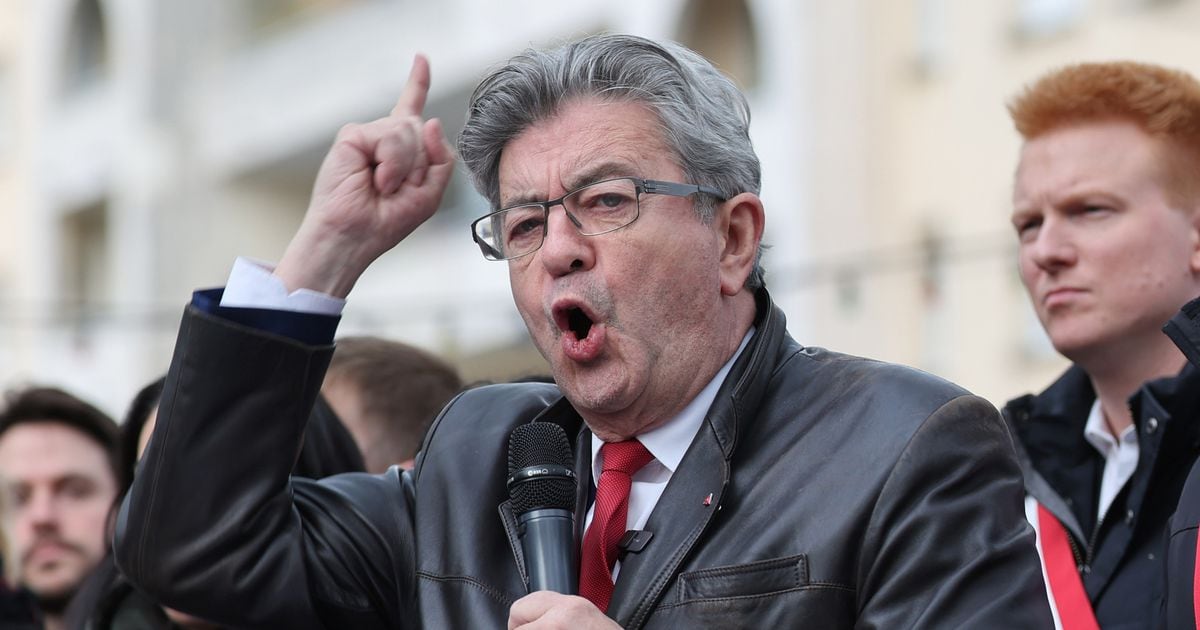 Jean-Luc Mélenchon, chef de file de La France Insoumise (LFI), lors d'un rassemblement à Lille, après une nouvelle interdiction de leur conférence controversée sur la Palestine, le 18 avril 2024 dans le Nord