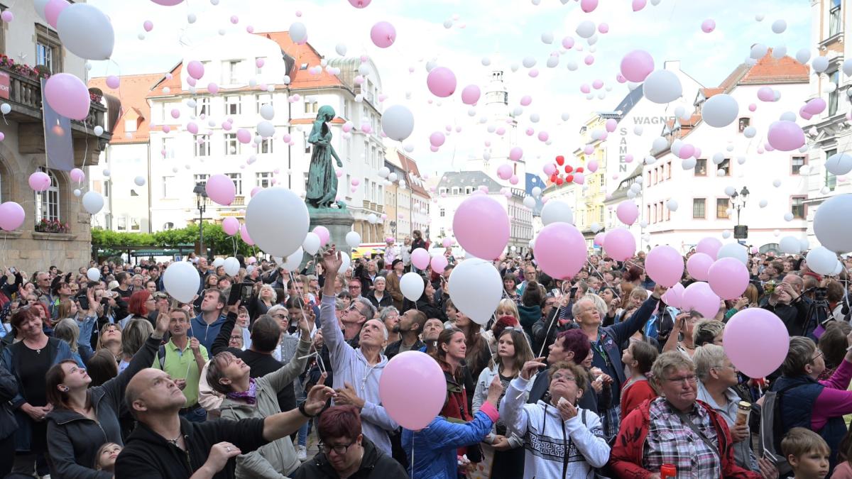 Tatverdächtiger in Prag festgenommen – Großer Trauermarsch für ukrainisches Mädchen