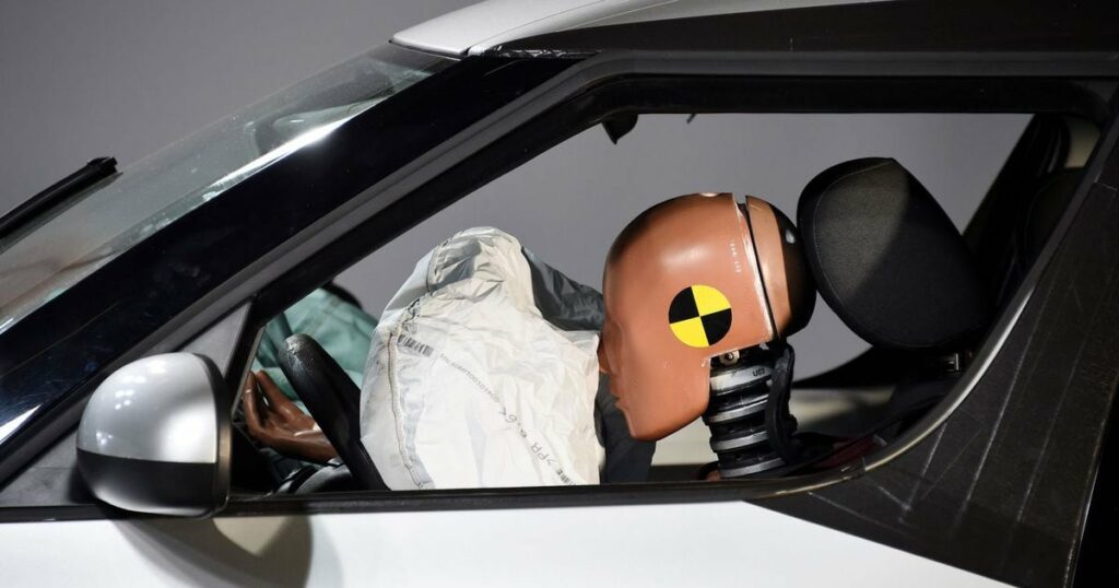 L'Australie a annoncé mercredi le rappel obligatoire de 2,3 millions de véhicules en raison d'un problème de sécurité des airbags Takata, qui ont provoqué une vingtaine de décès dans le monde