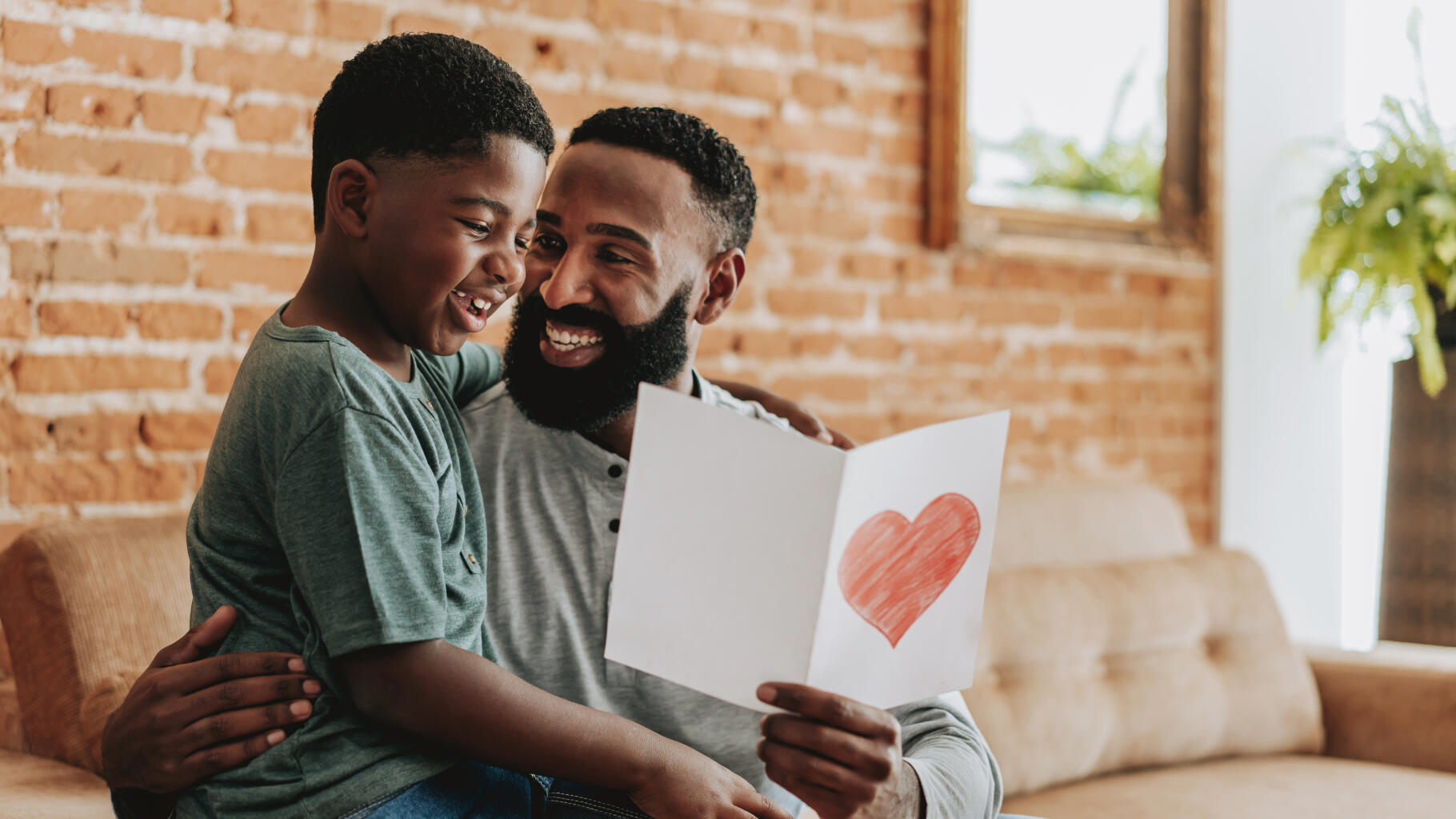 Pour la fête des pères, ces papas partagent le conseil le plus précieux qu’ils aient reçu sur la parentalité