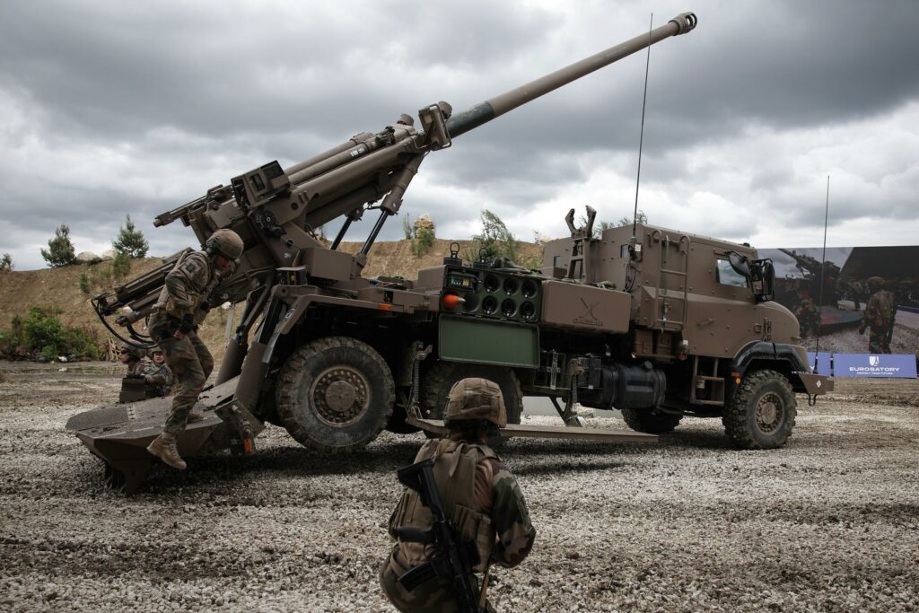 Au salon Eurosatory, la future politique française de défense en question