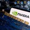 Bourse : le champion de l'IA Nvidia devient première capitalisation mondiale