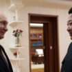 Le dirigeant nord-coréen Kim Jong Un (d) et le président russe Vladimir Poutine se rencontrent à Pyongyang, le 19 juin 2024