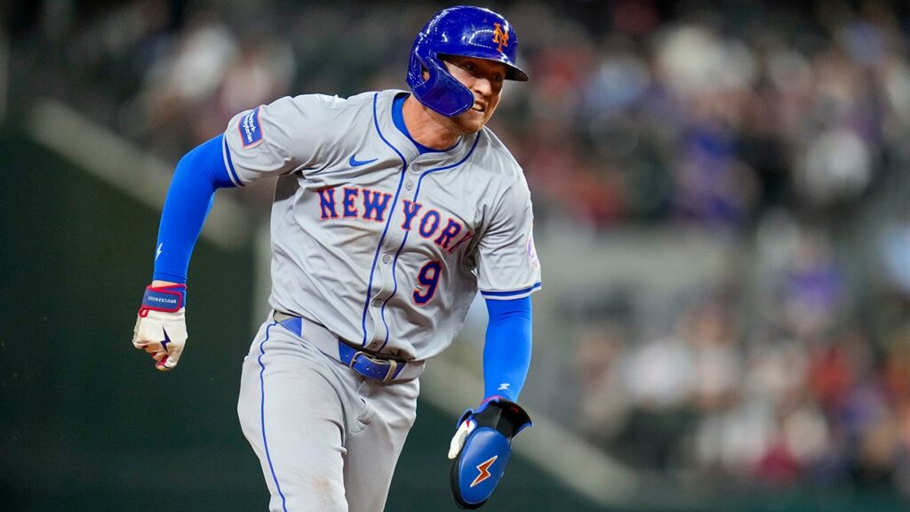 Mets rally to stun Rangers as Grimace winning streak takes hold