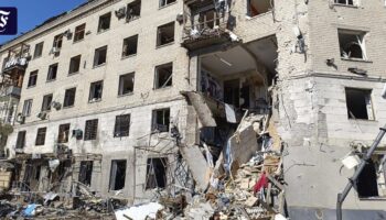 Ukraine-Liveticker: 2400 Lenkbomben in drei Wochen: Selenskyj fordert rasche Hilfe