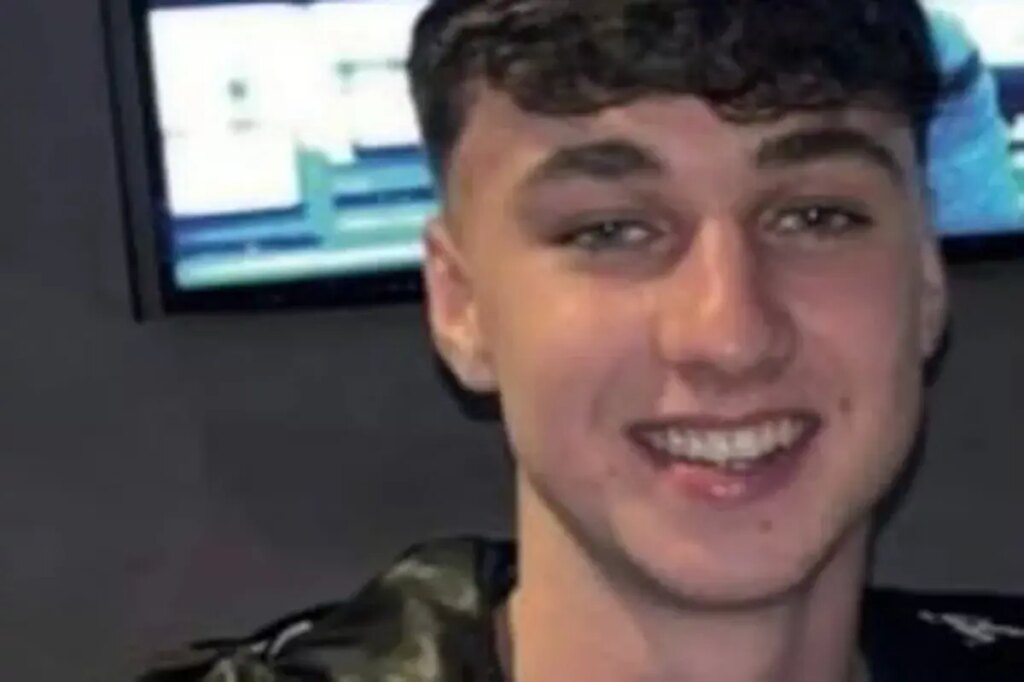 Jay Slater missing – latest: Father breaks down in emotional plea in Tenerife as GoFundMe page hits target