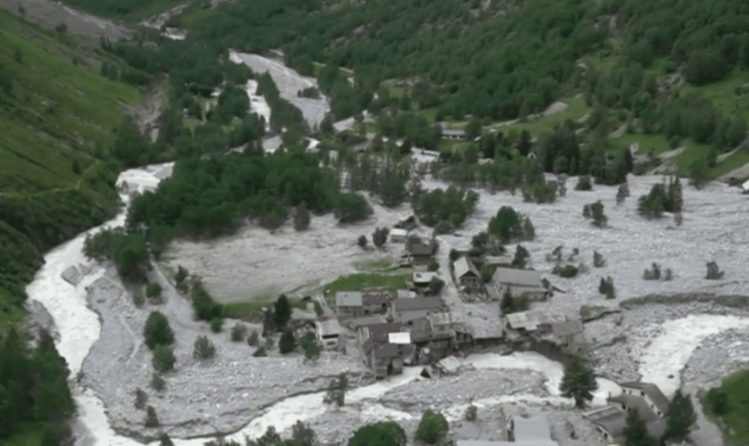 Intempéries en Isère : 48 heures après le drame, quelles perspectives pour le hameau de La Bérarde ?