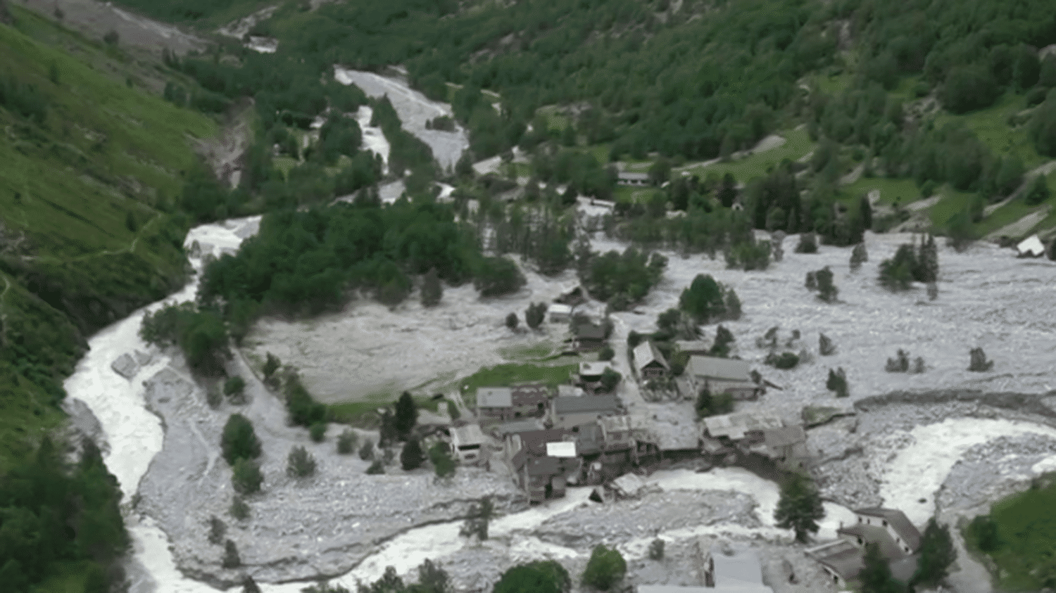 Intempéries en Isère : 48 heures après le drame, quelles perspectives pour le hameau de La Bérarde ?
