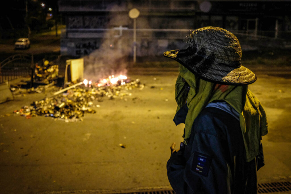 Regain de violences en Nouvelle-Calédonie, des bâtiments incendiés