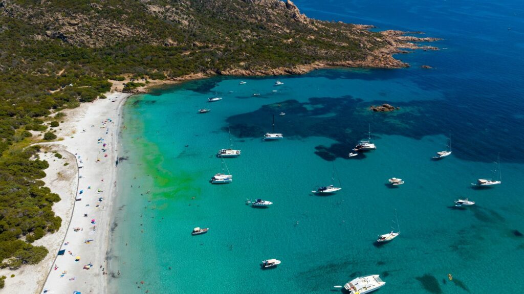 Vacances d’été : les Français fuient les JO et la capitale pour le soleil du sud de la France