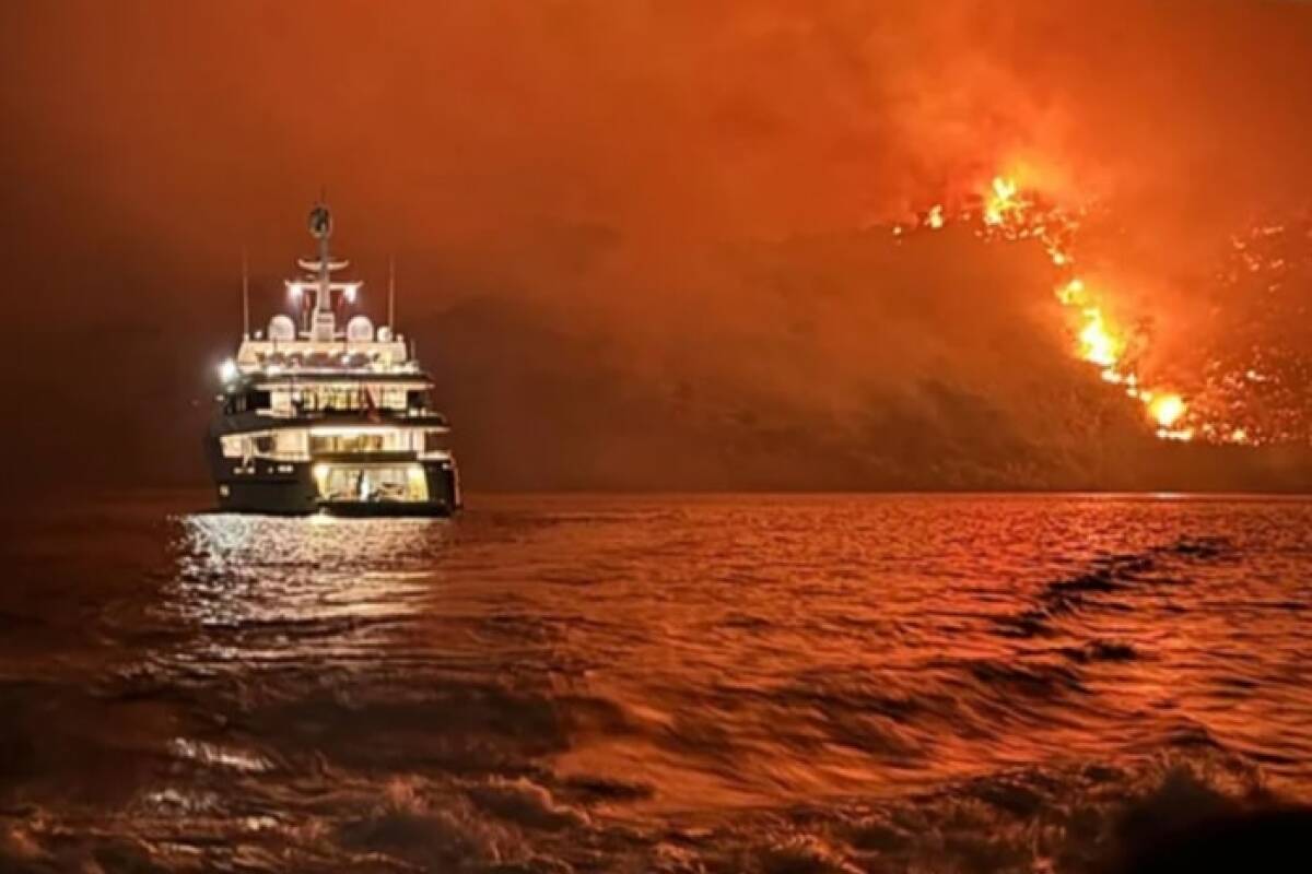 En Grèce, 13 personnes arrêtées après avoir déclenché un incendie en tirant un feu d’artifice depuis un yacht