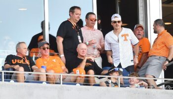 Peyton Manning, Morgan Wallen hug after Tennessee hits home run to start deciding College World Series game