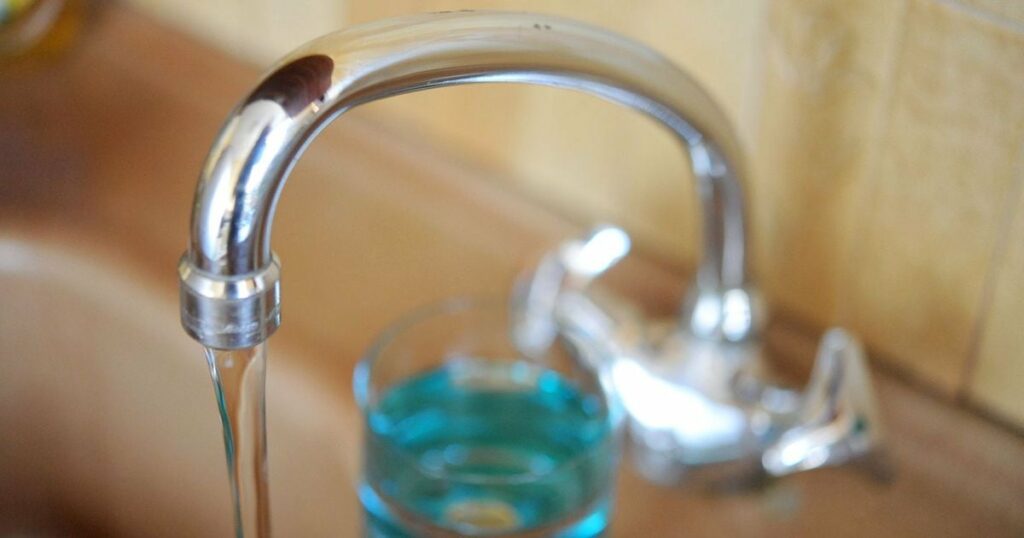 Pourquoi l’eau va coûter de plus en plus cher en France