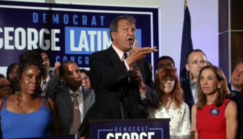 À New-York, George Latimer remporte une primaire démocrate tendue, fracturée par la guerre à Gaza