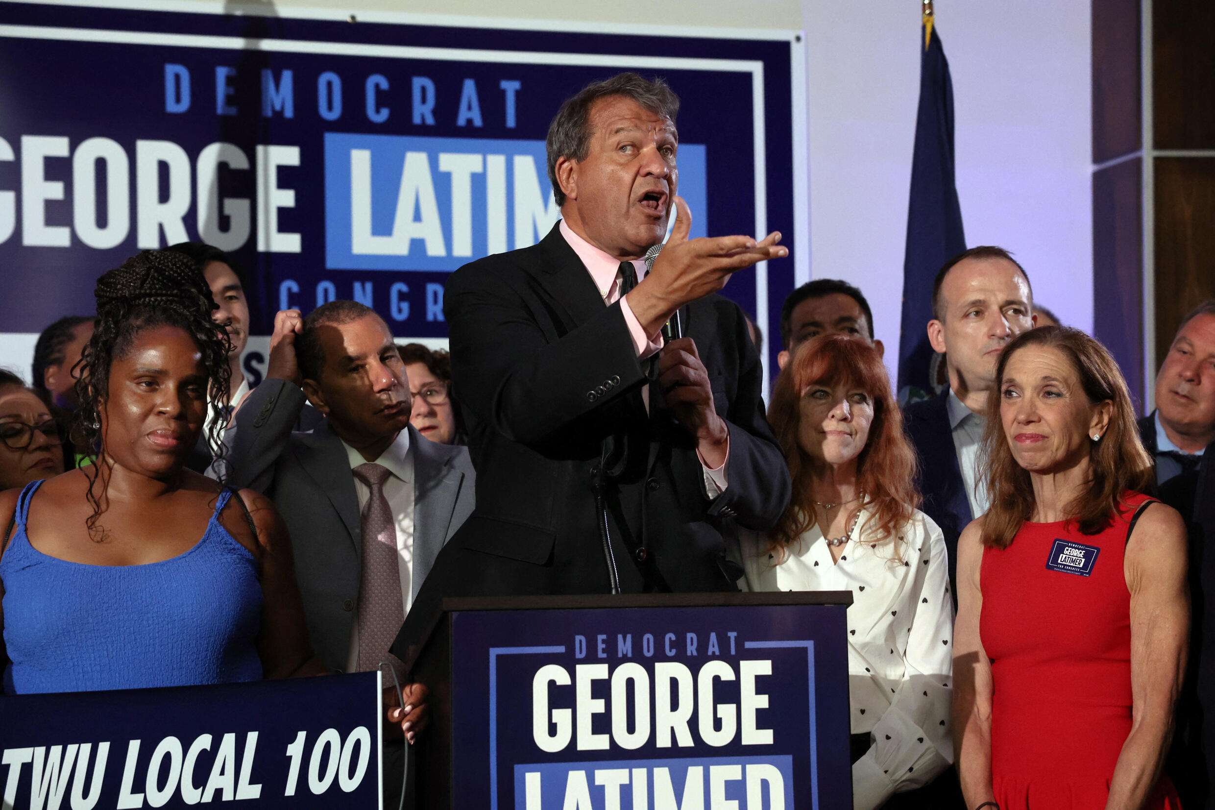 À New-York, George Latimer remporte une primaire démocrate tendue, fracturée par la guerre à Gaza