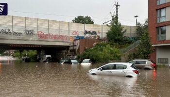 Unwetter über Deutschland: Schwere Gewitter sorgen für überflutete Straßen