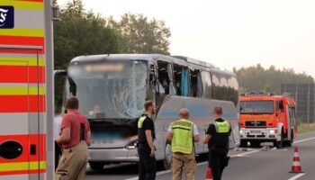 Mecklenburg-Vorpommern: Abermals Unfall mit Reisebus mit mehreren Verletzen