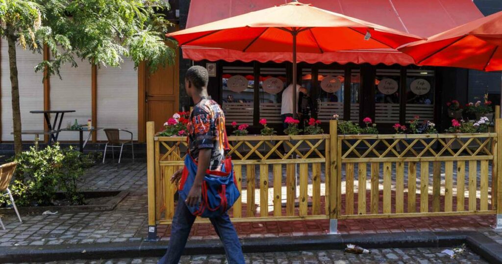 À Bruxelles, “on risque désormais de prendre une balle à la terrasse d’un café”