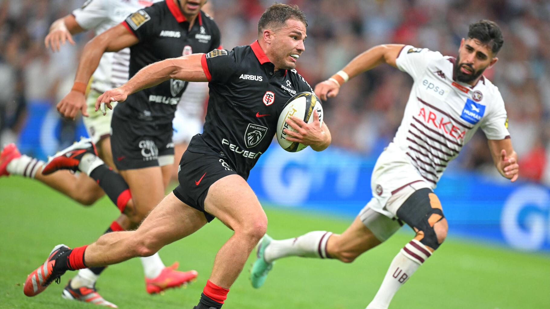 La finale du Top 14 remportée par Toulouse contre l’Union Bordeaux-Bègles, Antoine Dupont encore titré