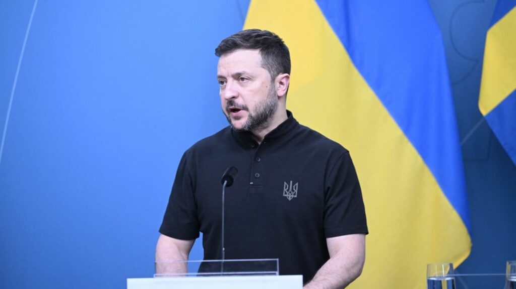 Volodymyr Zelensky annonce le retour en Ukraine de dix civils détenus par la Russie