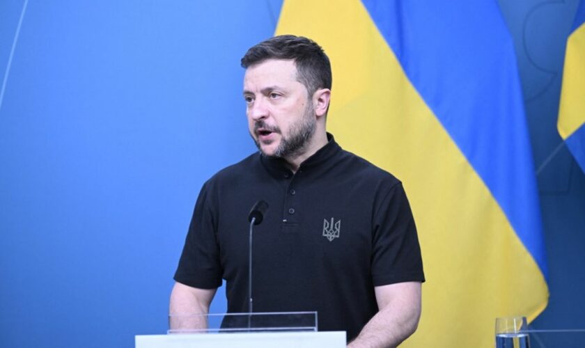 Volodymyr Zelensky annonce le retour en Ukraine de dix civils détenus par la Russie