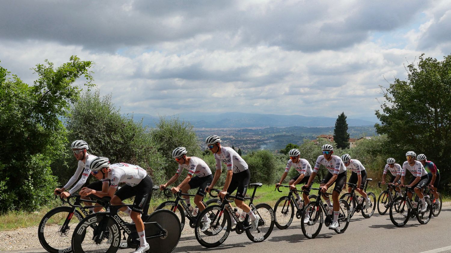 DIRECT. Tour de France 2024 : sept ascensions pour les 176 coureurs engagés au départ de Florence, en Italie... Suivez la première étape