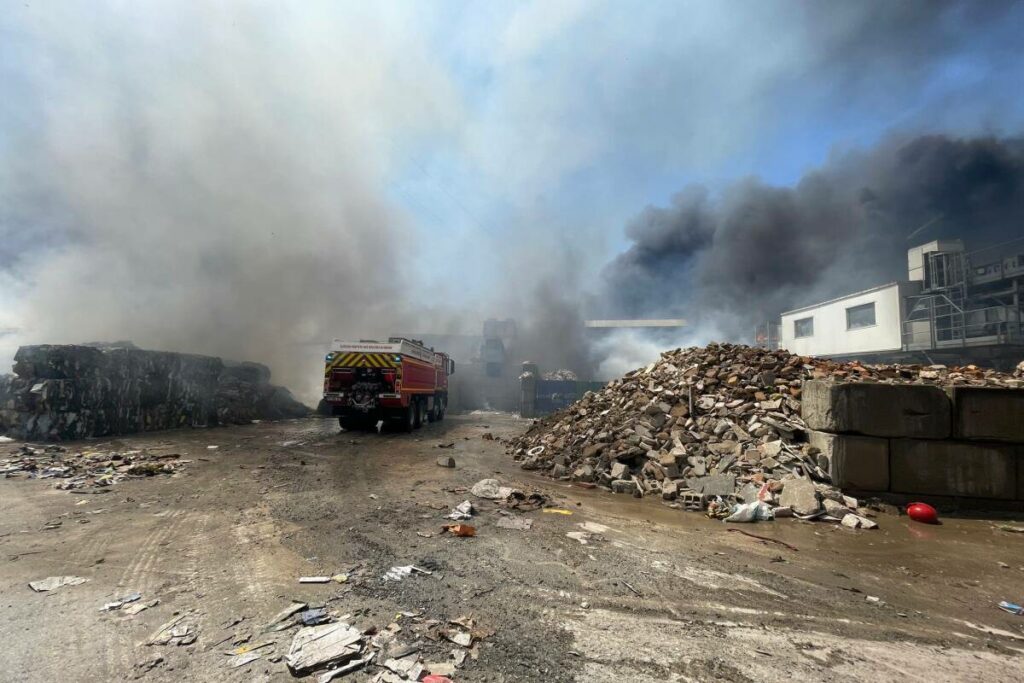 A Gardanne, les images de la déchèterie en feu