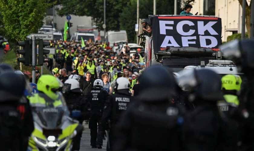 Protest gegen AfD: AfD-Parteitag in Essen startet mit Protesten