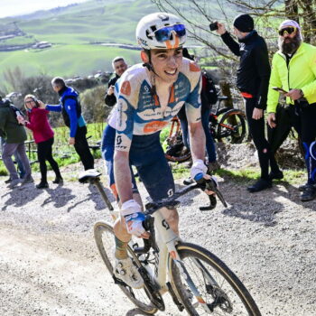 DIRECT. Tour de France 2024 : Bardet en route vers le Maillot Jaune, suivez la 1ère étape