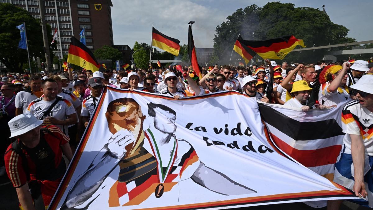 20.000 deutsche Fans ziehen durch Dortmund