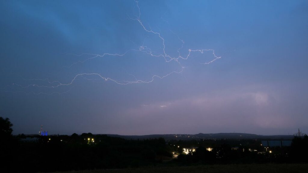 Unwetter in Deutschland: Deutscher Wetterdienst spricht von ungewöhnlicher Schwergewitterlage