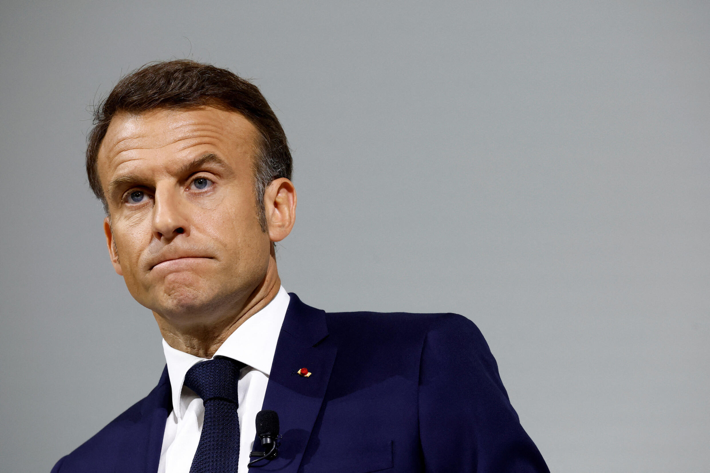 La chute d’Emmanuel Macron après le pari raté de la dissolution