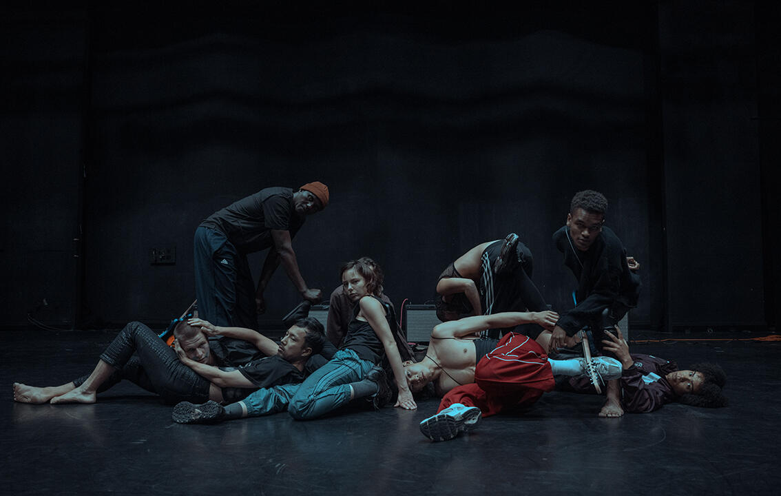 À Paris et à Montpellier, Dimitri Chamblas enchante les corps et met les voix en mouvement