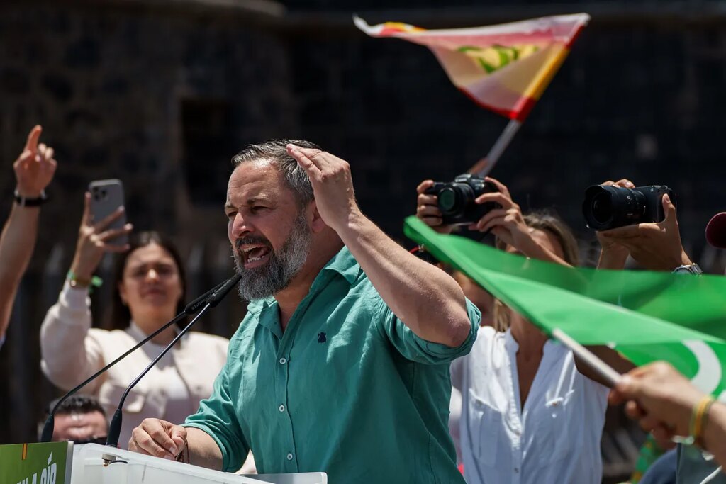 Abascal, al Gobierno: "Que no den un paso más porque nos van a tener enfrente, físicamente si es necesario"