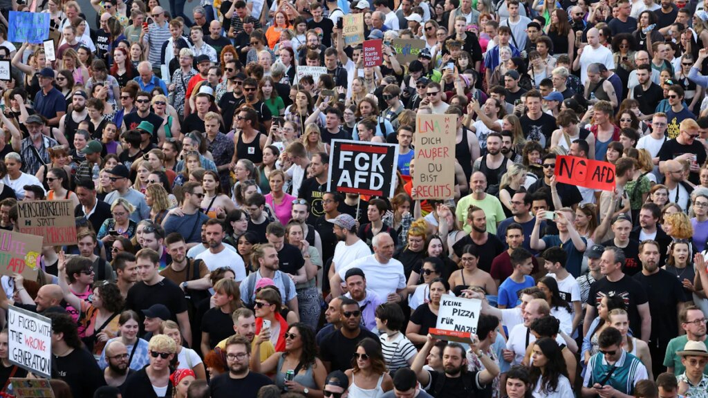 AfD-Parteitag: Mehrere Tausend friedliche Demonstranten in Essen