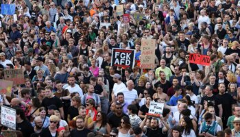 AfD-Parteitag: Mehrere Tausend friedliche Demonstranten in Essen