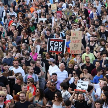 AfD-Parteitag: Mehrere Tausend friedliche Demonstranten in Essen