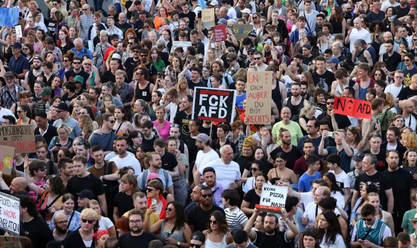 AfD-Parteitag: Mehrere Tausend friedliche Demonstranten in Essen