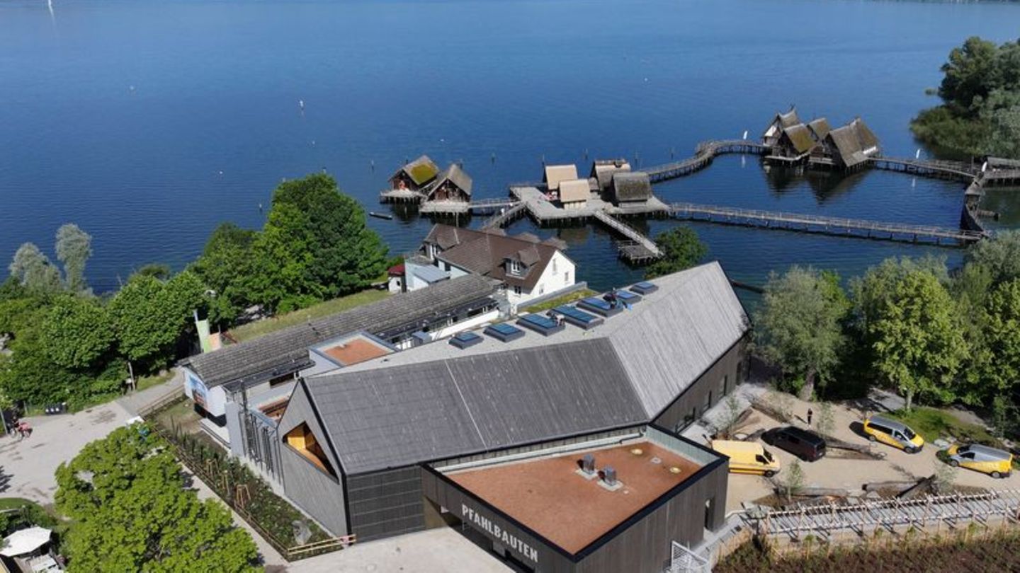 Der Neubau des Pfahlbaumuseums in Unteruhldingen am Bodensee ist fertiggestellt. Foto: Felix Kästle/dpa