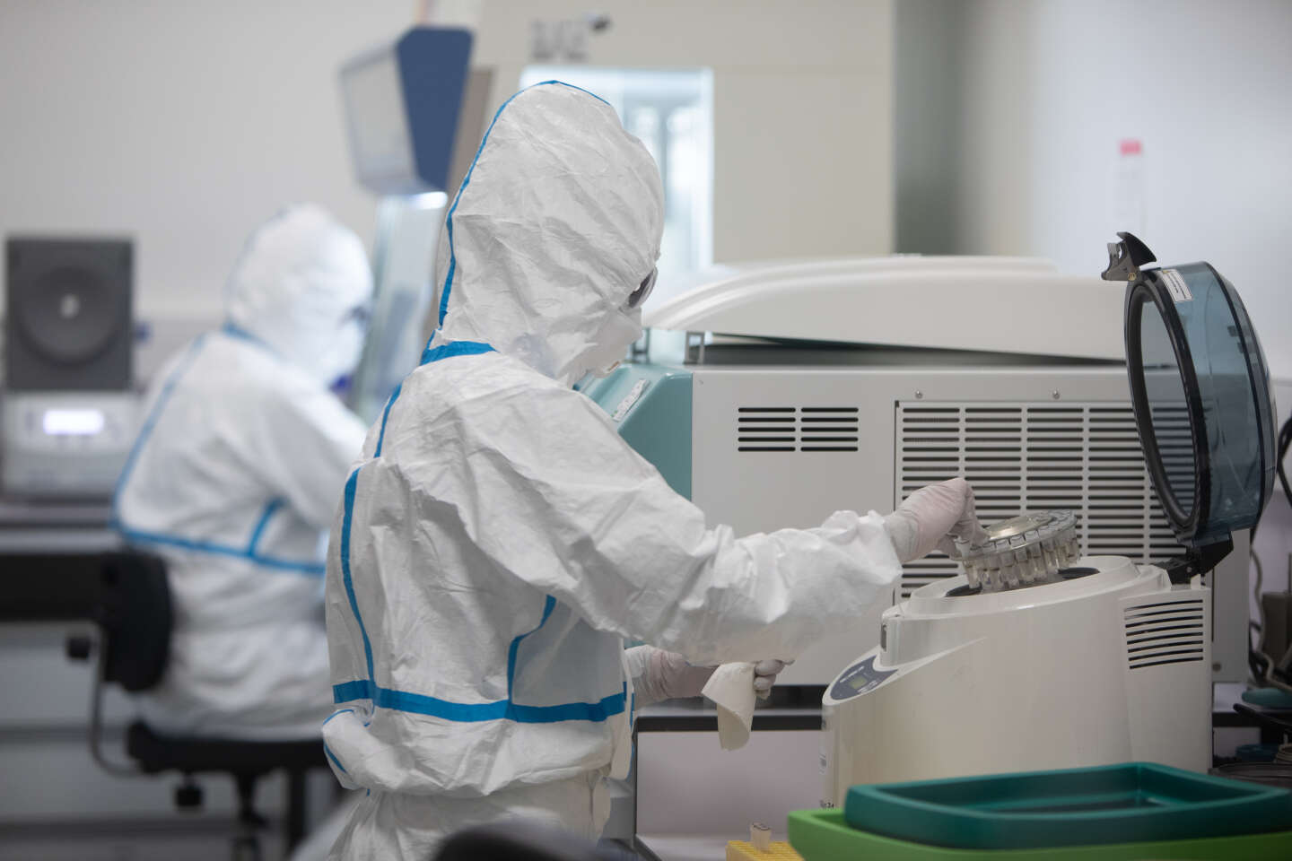 Au cœur de la cellule d’intervention biologique d’urgence de l’Institut Pasteur