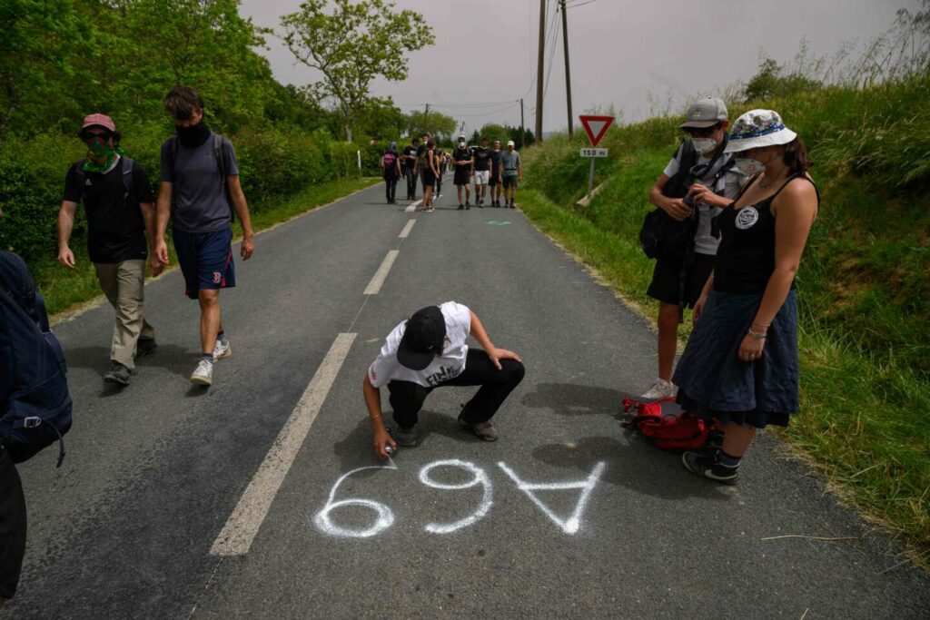 Autoroute A69 : après un samedi fiévreux, la mobilisation s’est achevée dans le calme