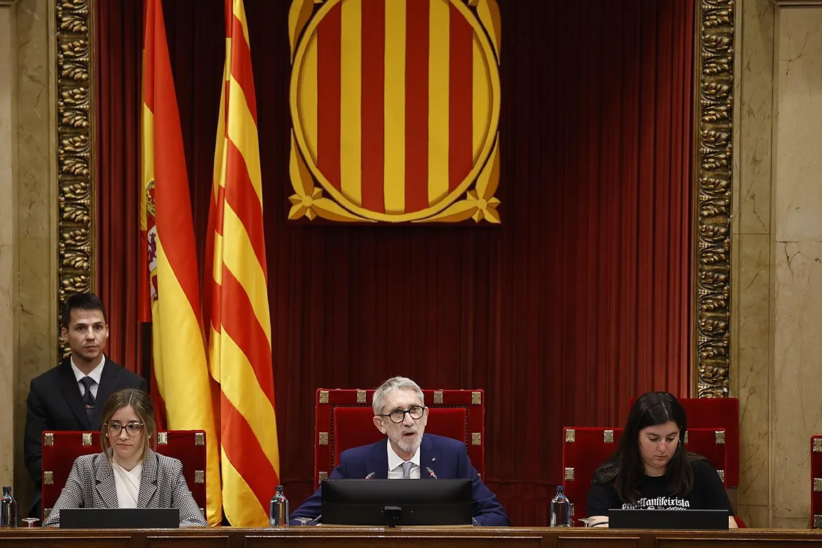 El PP y Vox recurrirán al Tribunal Constitucional el voto a distancia de Carles Puigdemont y Lluís Puig en la elección de la nueva Mesa del Parlament