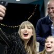 El Príncipe Guillermo y sus hijos se hacen un 'selfie' con Taylor Swift en el concierto de la artista en Londres