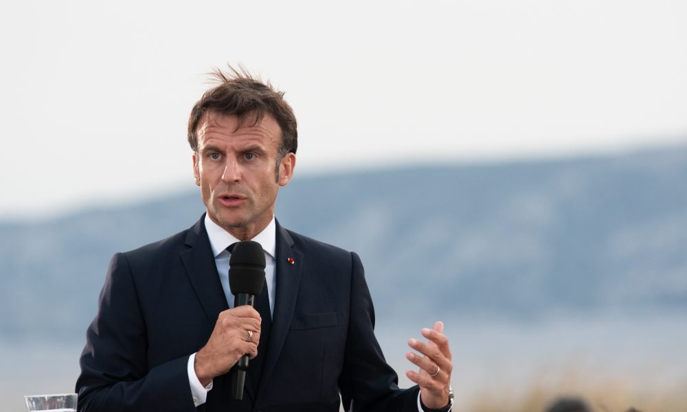 Emmanuel Macron annonce vouloir interdire les enfants de moins de 11 ans