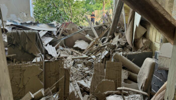 En direct, guerre en Ukraine : une frappe russe a touché des immeubles résidentiels à Kharkiv, selon le maire de la ville