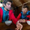 En haute altitude avec l’alpiniste Benjamin Védrines et l’écrivain Sylvain Tesson