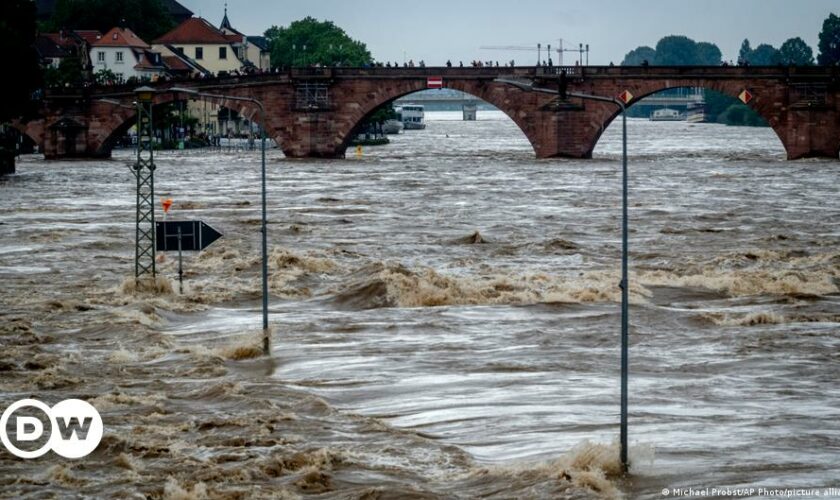 Germany floods: Scholz visits hard-hit areas