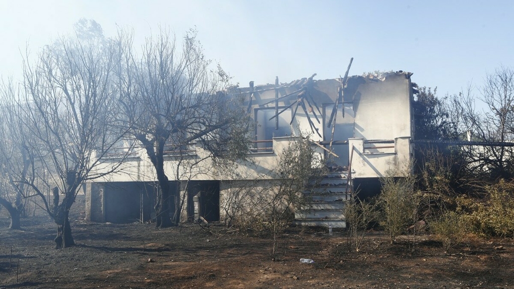 Grèce: Un incendie au sud-est d'Athènes attisé par des vents violents