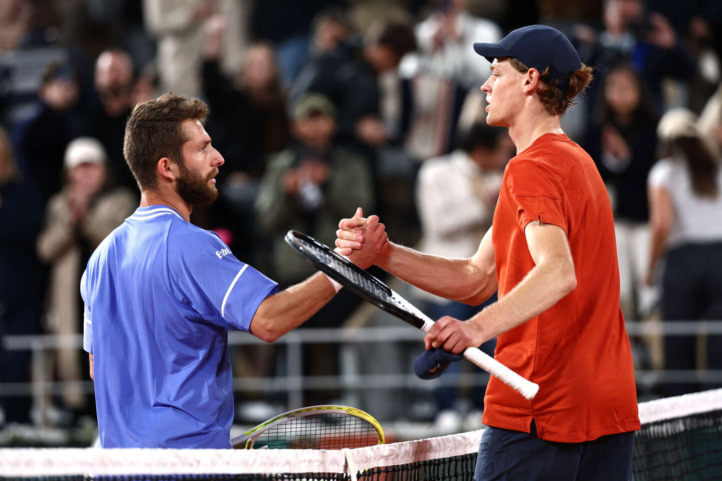 Jannik Sinner écarte Corentin Moutet et confirme son nouveau statut à Roland-Garros