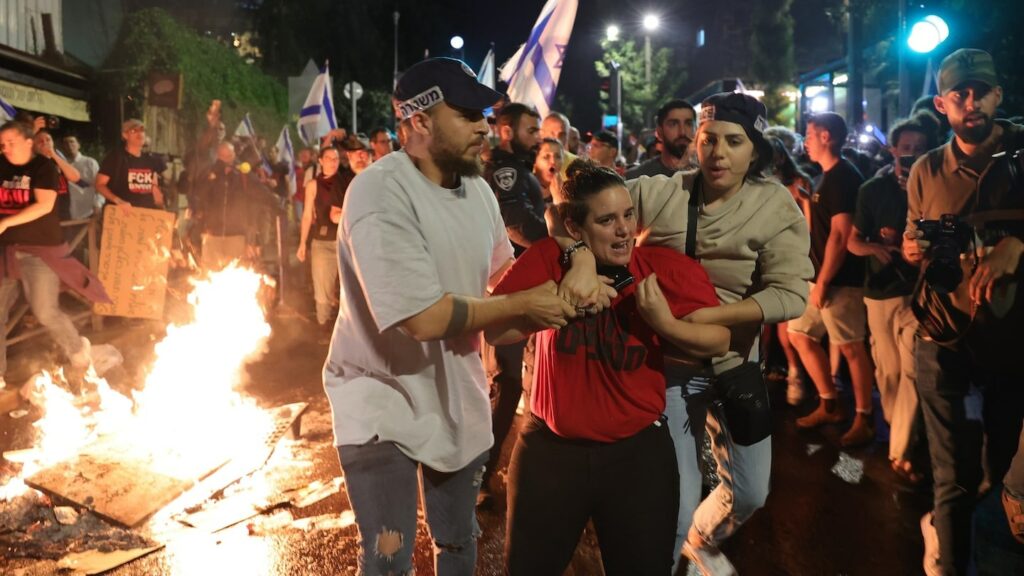 Jerusalem police forcefully disperse protesters demanding Netanyahu’s departure